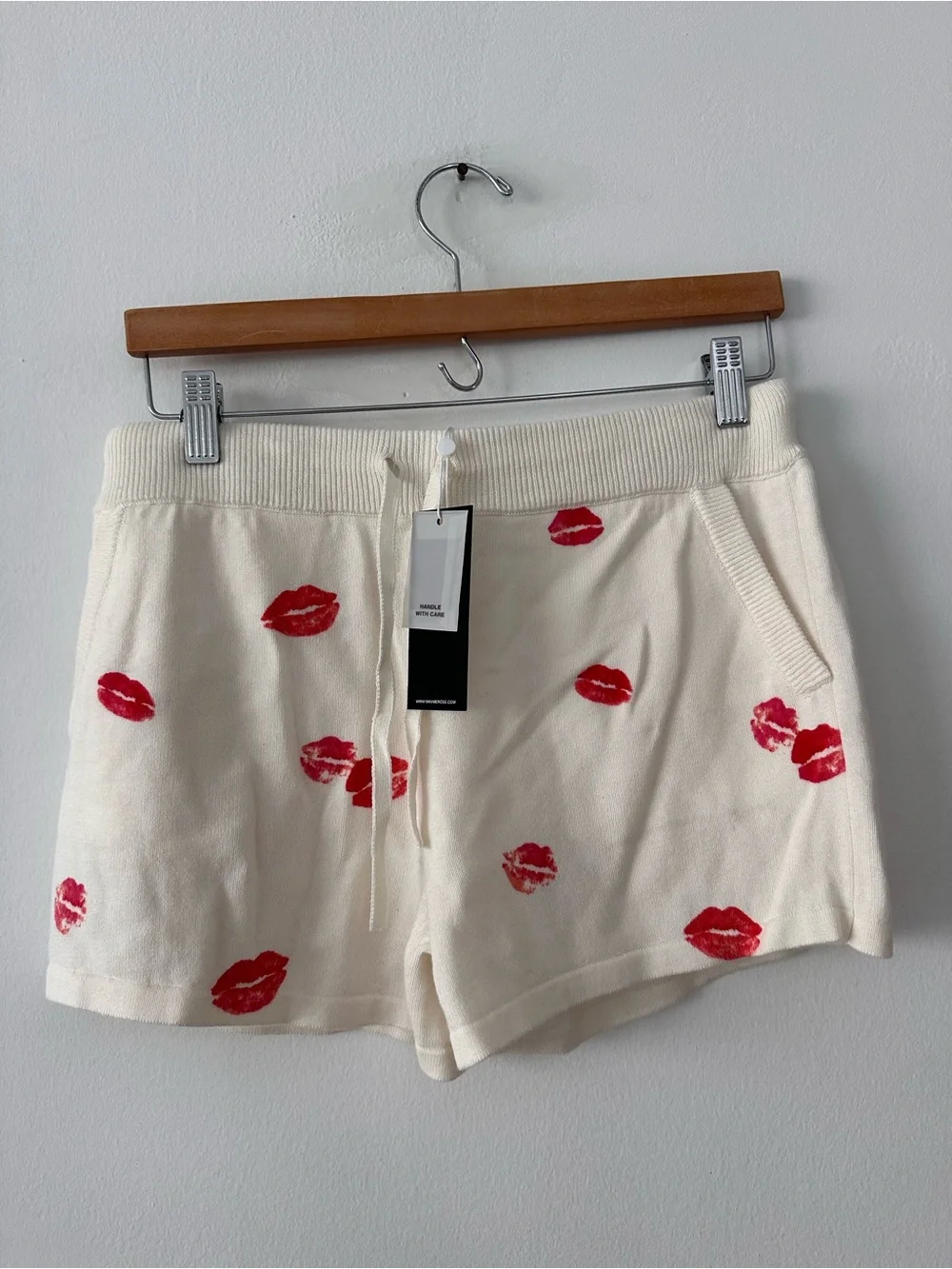 NWT Minnie Rose Kisses knit Shorts Drawstring cream‎ w/ red kisses